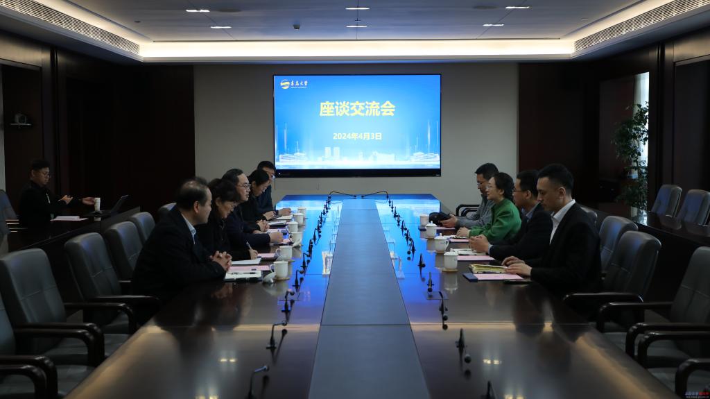 青岛市委副秘书长林镔一行来校调研
