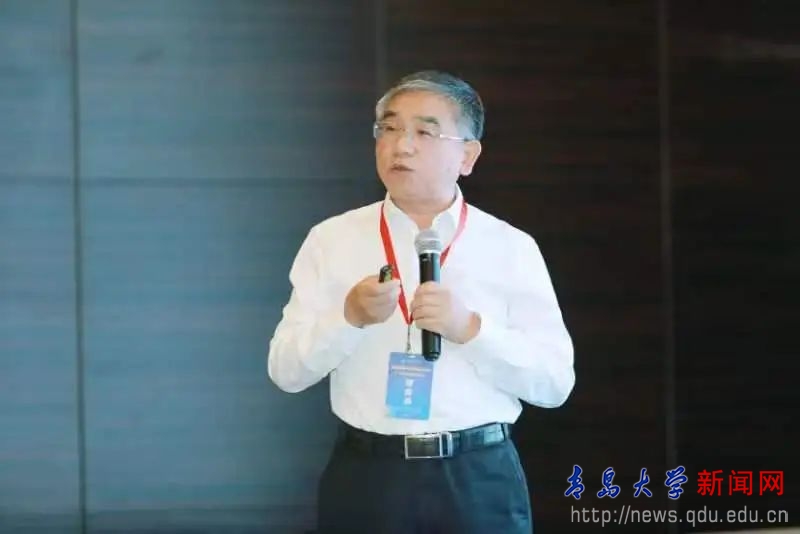 校党委书记胡金焱应邀出席第四届智能金融产学研高峰论坛并作大会主题报告