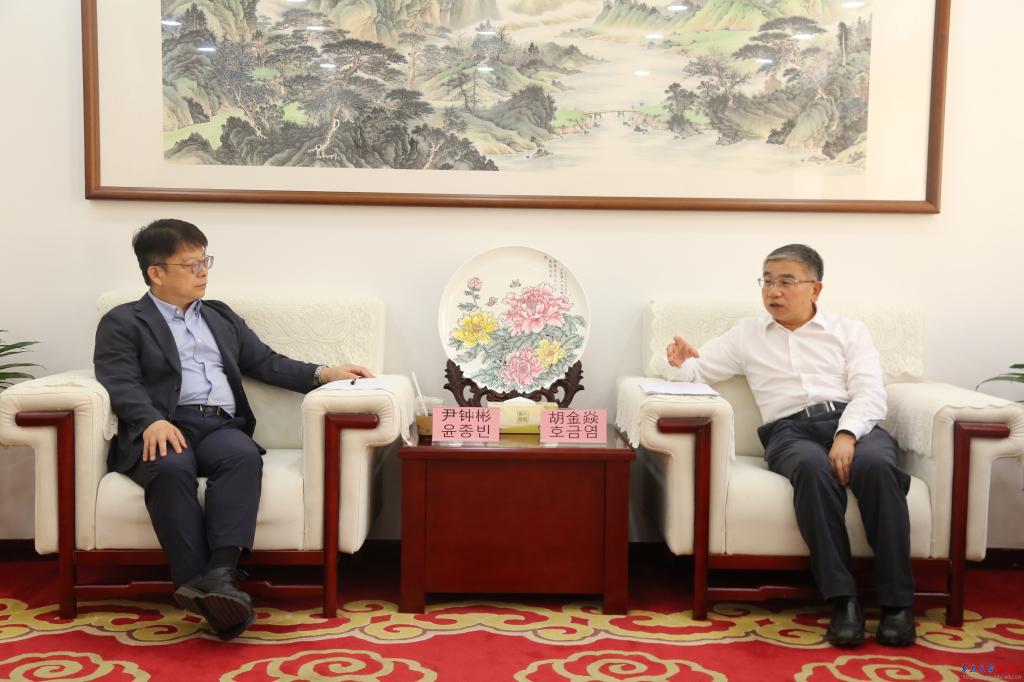 校领导会见韩国明知大学代表团