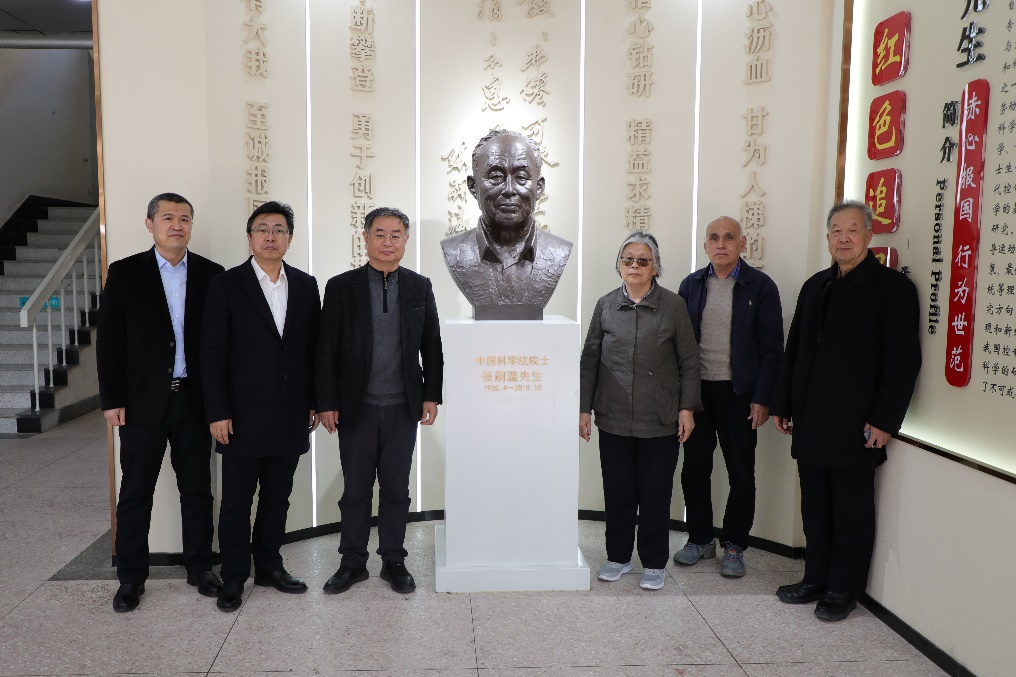 学校举行张嗣瀛院士雕像落成仪式-干部培训教育网